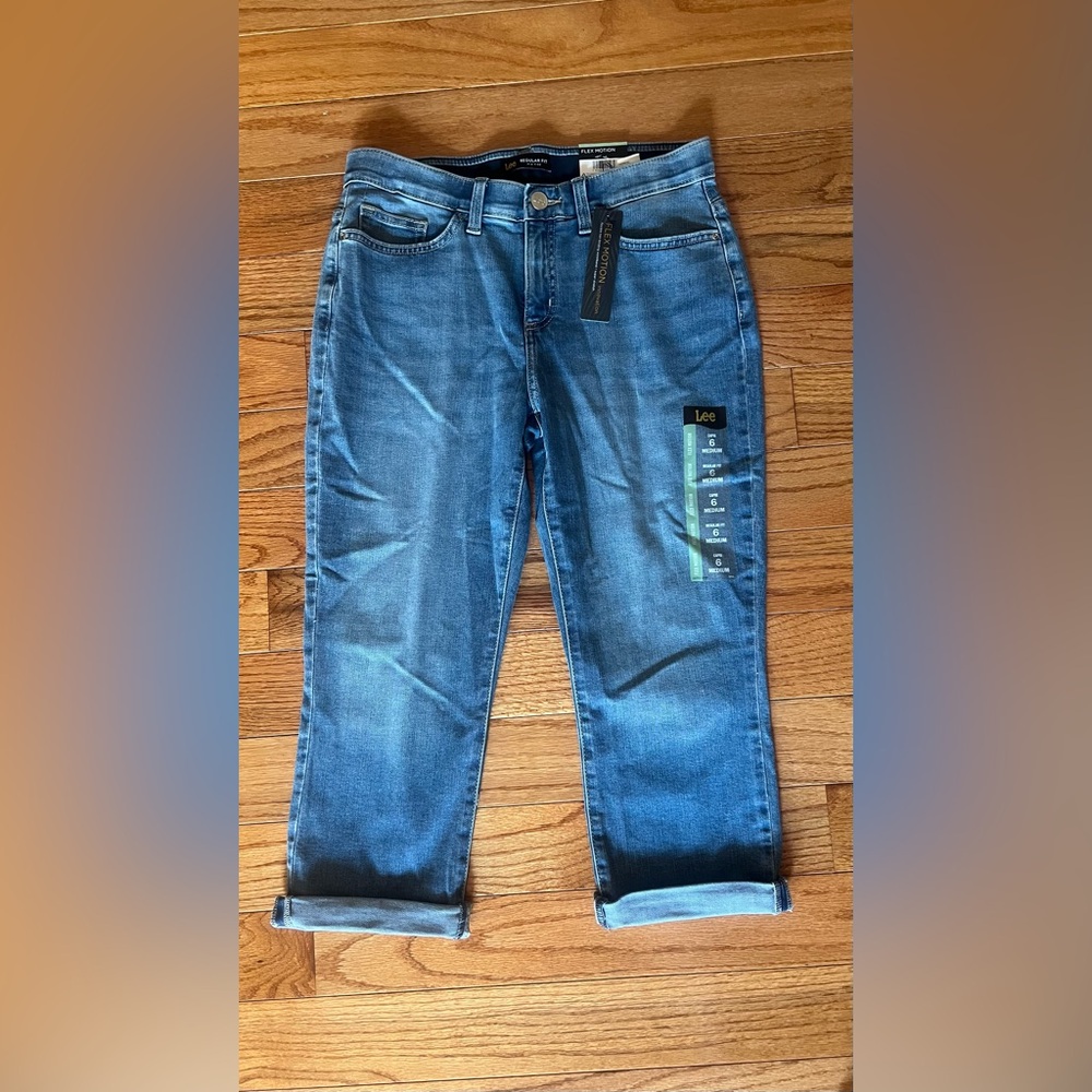 NWT LEE Flex Motion Regular Fit Capri Jeans Size 6